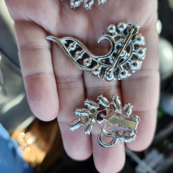 Vintage Swirl Rhinestone Brooch & Earring Demi Set clear silver tone *read - Picture 3 of 15